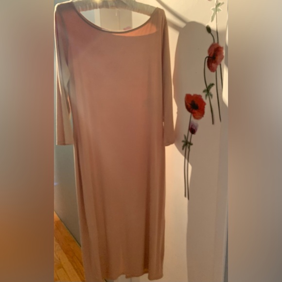 Formfitting, soft cotton blend very pretty caramel shade round neck - Picture 1 of 3